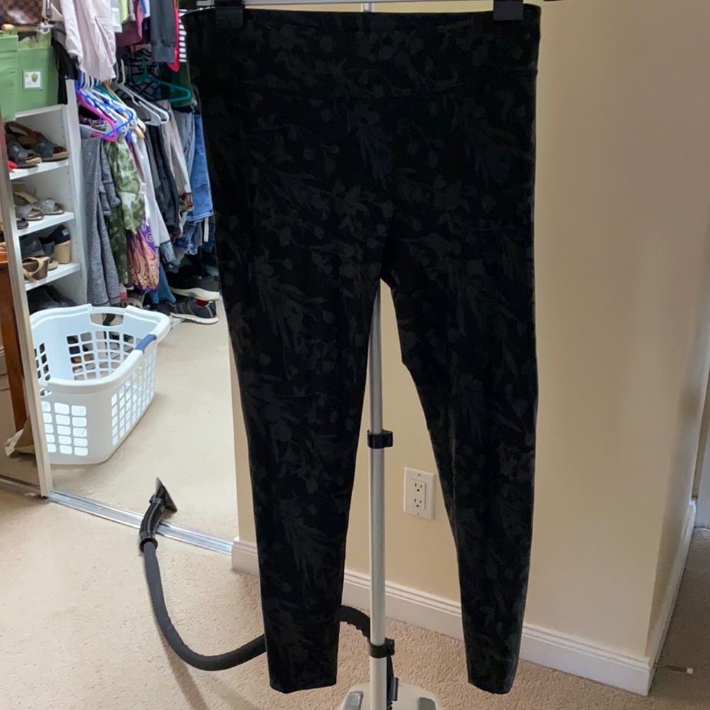 Fabletics  leggings black with design